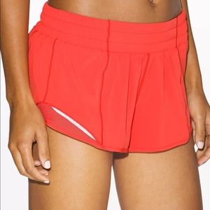 lululemon hotty hot 2.5 inseam shorts